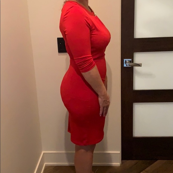 Red dress - Picture 3 of 3